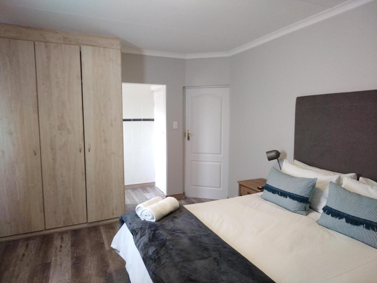 Blue Owl Guest House Mossel Bay Exteriör bild