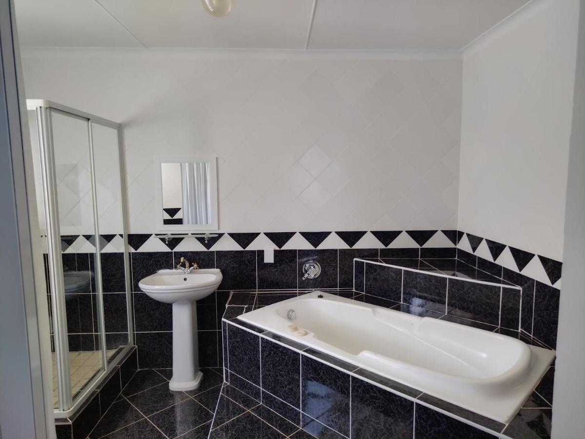 Blue Owl Guest House Mossel Bay Exteriör bild